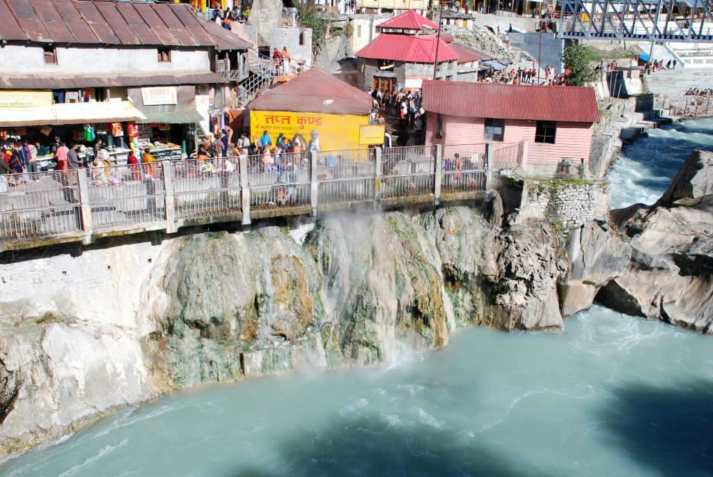 Tapt Kund_hot water spring at Badrinath